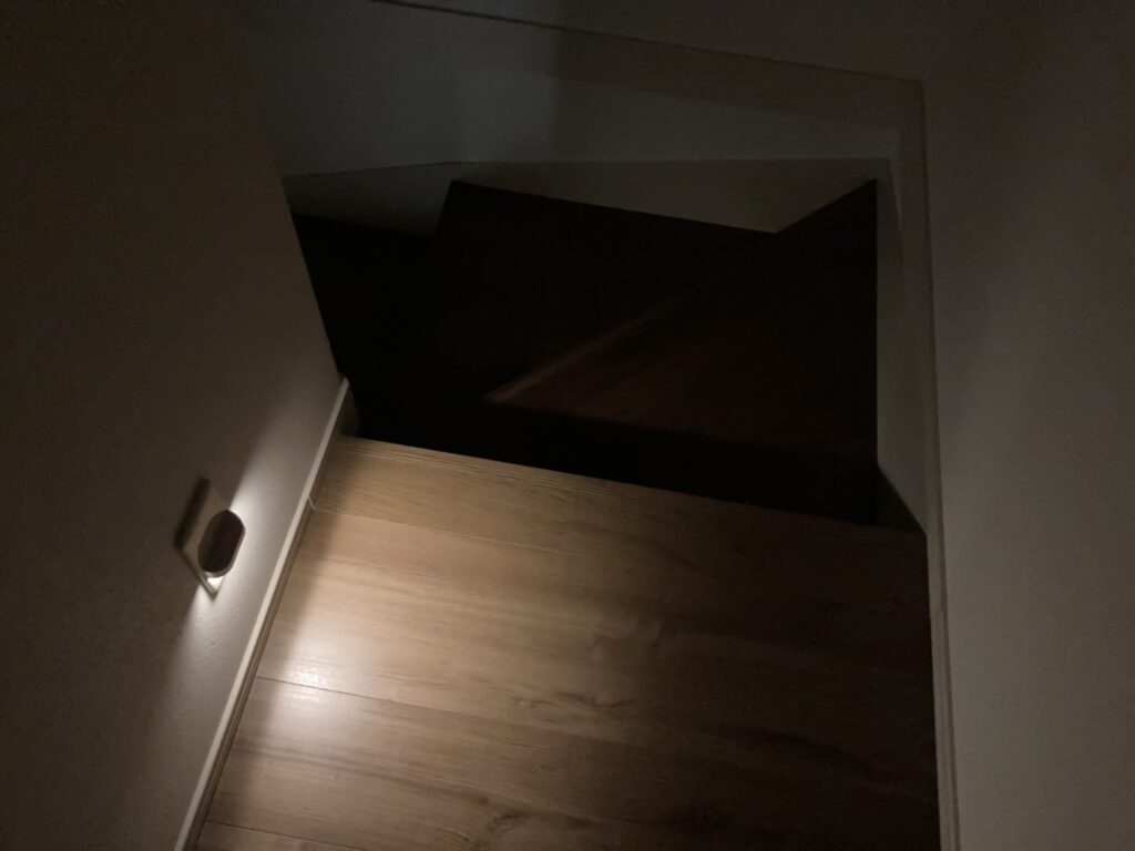 2階階段側の足元灯